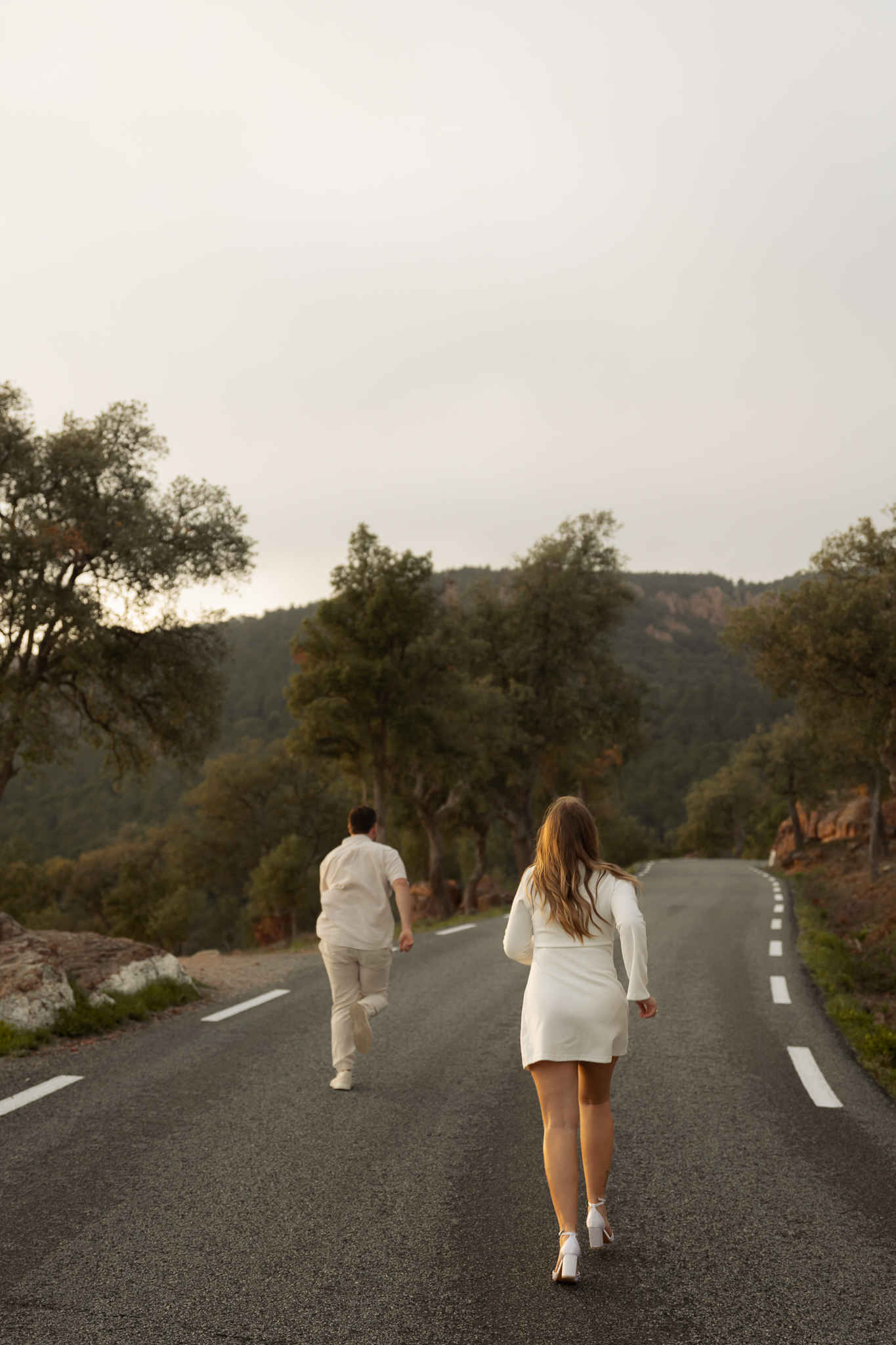 séance photo engagement demande en mariage d'un couple aux gorges du blavet en provence au coucher du soleil