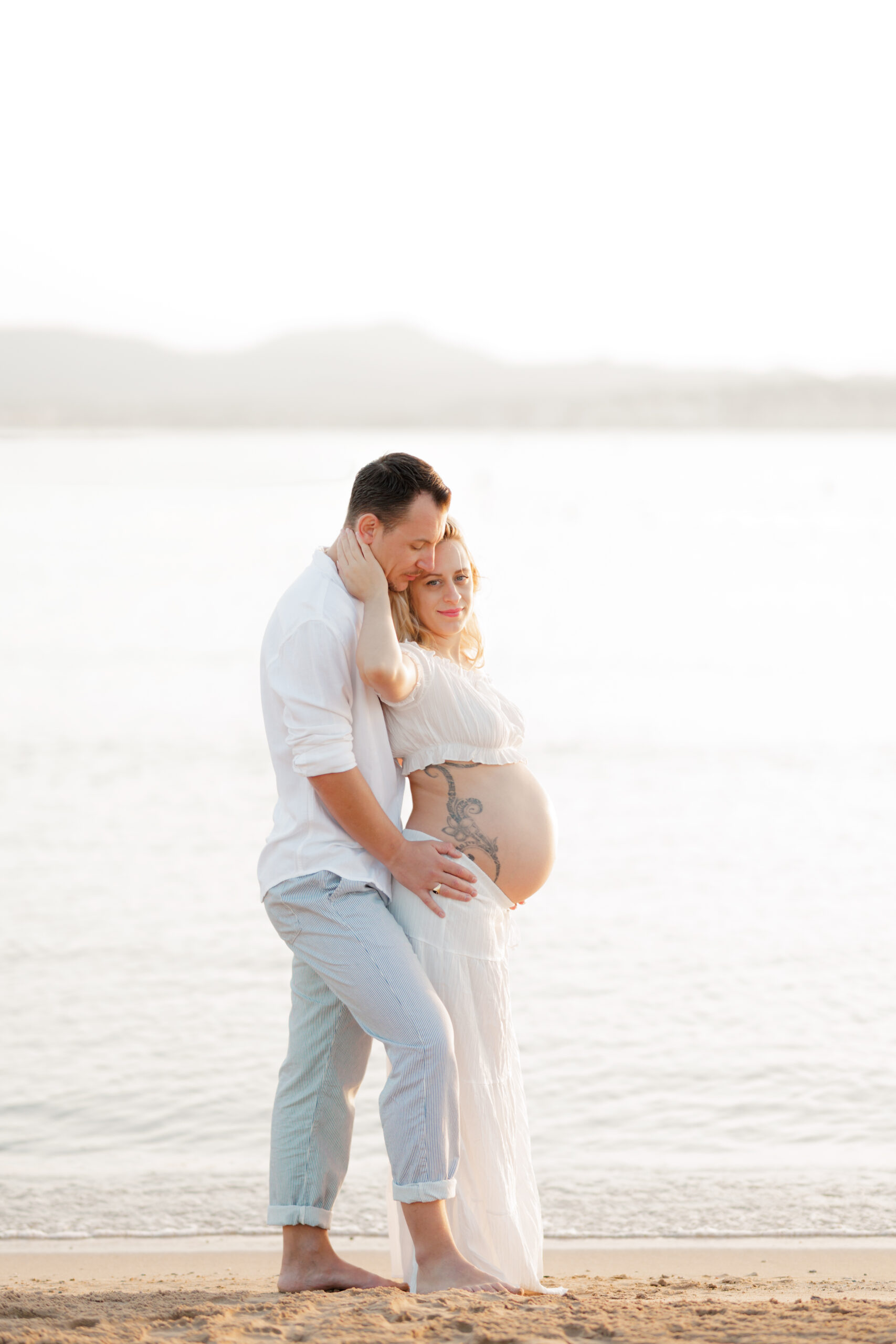 shooting photo grossesse au pied de la sainte victoire à aix en provence femme enceinte